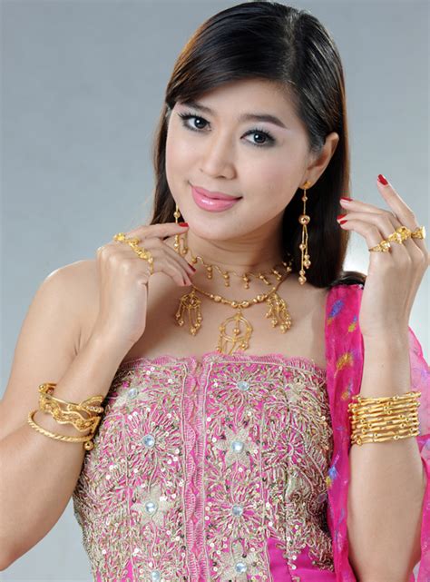 Myanmar Famous Actress Eaindra Kyaw Zin S Beautiful Fashion