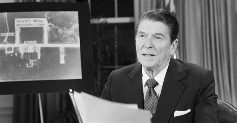 President Reagan Addressing Nation Ronald Reagan Pictures Ronald