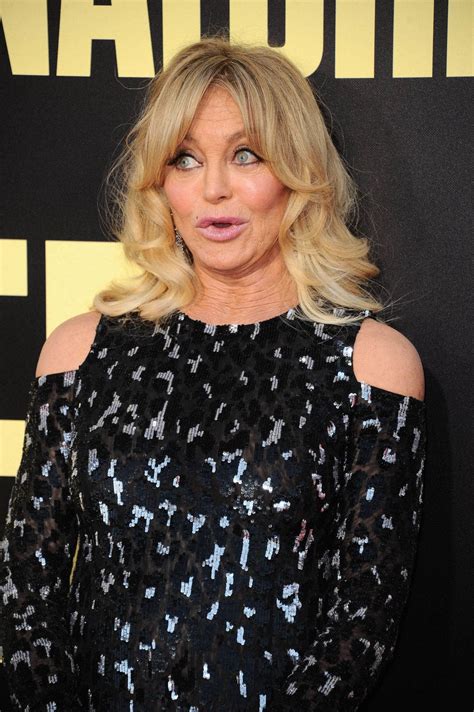 Download Celebrity Goldie Hawn Shocked Expression Wallpaper