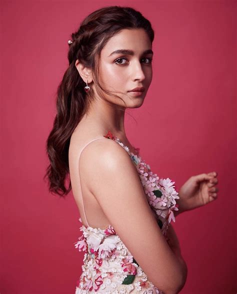 Pretty In Pink Alia 🌺 Alia Bhatt Hairstyles Alia Bhatt Alia Bhatt Photoshoot