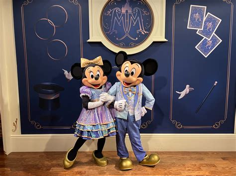 photos video meet minnie mouse with mickey in 50th anniversary costumes at magic kingdom wdw