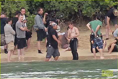 Jennifer Lawrence And Shirtless Josh Hutcherson Catching Fire Sea