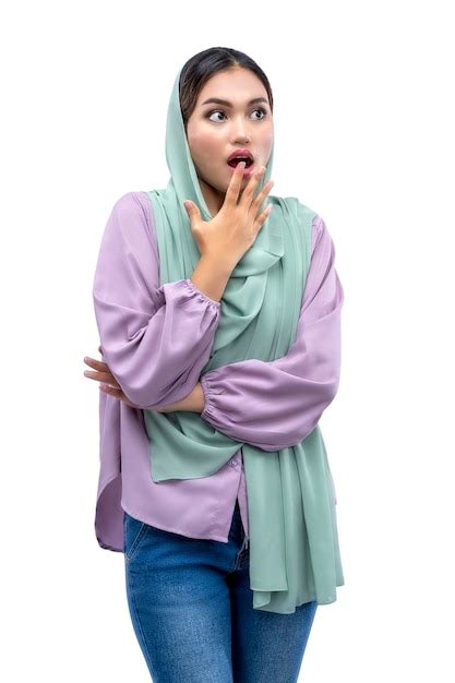 Premium Photo Asian Muslim Woman In A Headscarf With A Shocked Expression