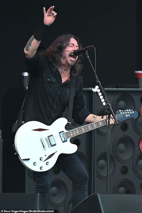 Foo Fighters Shock Fans As They Make A Surprise Appearance On Glastonbury S Pyramid Stage