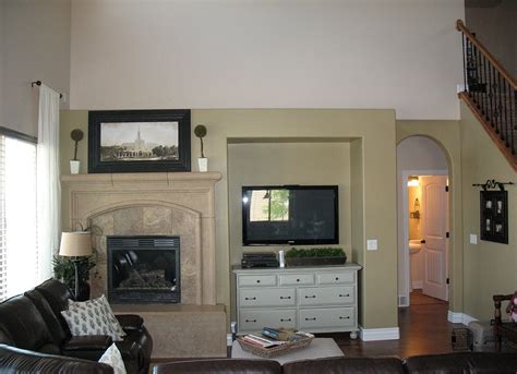 Building a tv niche above my fireplace where clearance was in issue. common ground : Design Challenge #5 Jen's Fireplace and Niche