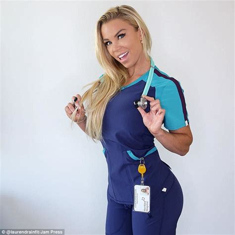 Florida Woman Lauren Drain Dubbed World S Hottest Nurse Daily Mail Online