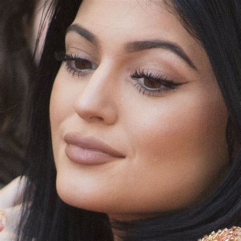 Kylie Jenner Makeup Nude Eyeshadow Taupe Eyeshadow Nude Lipstick My