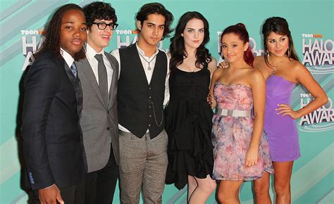 Ariana Grande Has Victorious Zoom Reunion Party Time