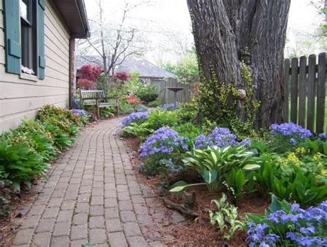 Upgrade your garden with these garden path ideas! Front Yard Landscaping Designs