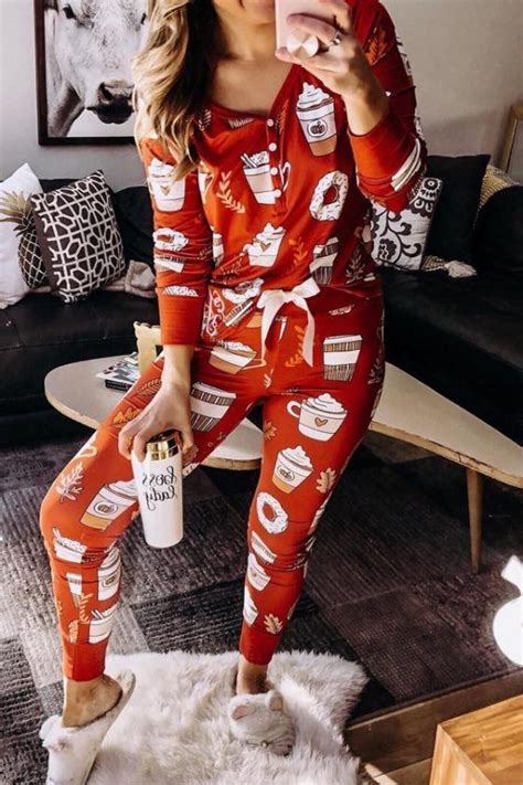 25 christmas pajama outfits to inspire you this holiday season womens christmas pajamas