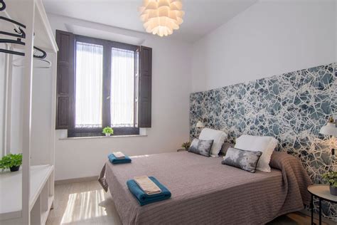 Se vende apartamento en séptima planta, de 4 habitaciones con 1 baño, gastos de comunidad más de 100 €. Para 4 personas - 1 dormitorio - Casa Montalbán Apartamentos