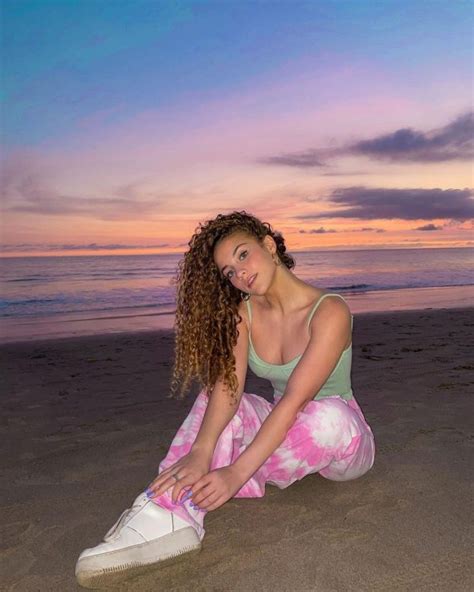 Sofie Dossi Shows Off Her Ass And Tits 36 Photos Videos Thefappening