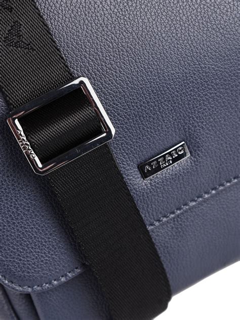 Retrouvez notre collection de sacs azzaro pour homme disponibles sur vestiaire collective ainsi qu'un grand choix d'articles mode à prix d'occasion. Besace, sac bandoulière Azzaro AZ.926589 marine en vente ...
