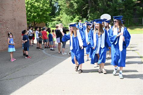Soon-To-Be-Grads Visit Former Elementary School - We-Ha | West Hartford