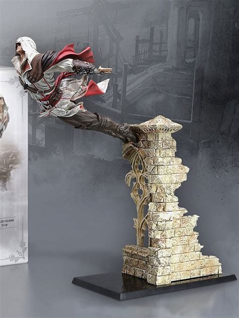 Ezio Leap Of Faith PVC Statue From Assassins Creed II 39 Cm