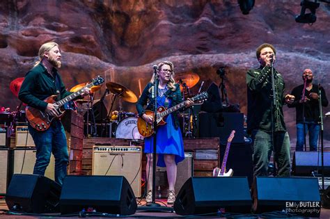 “rockin In The Free World” Tedeschi Trucks Band Gets Political At Red Rocks Tour Closer Audio
