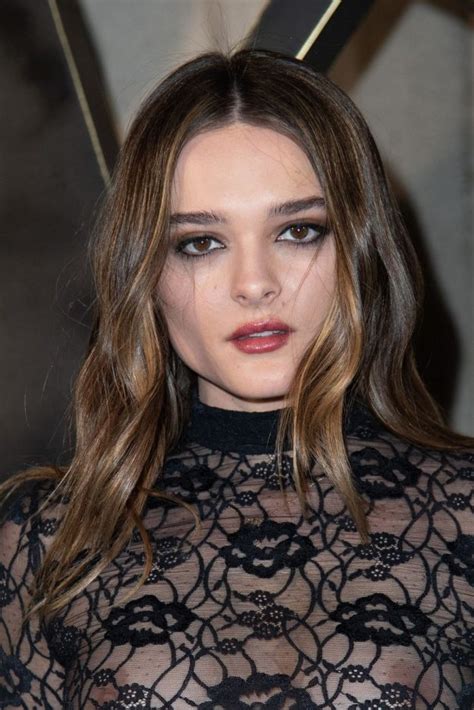 Charlotte Lawrence Naked In Paris 15 Photos The Fappening