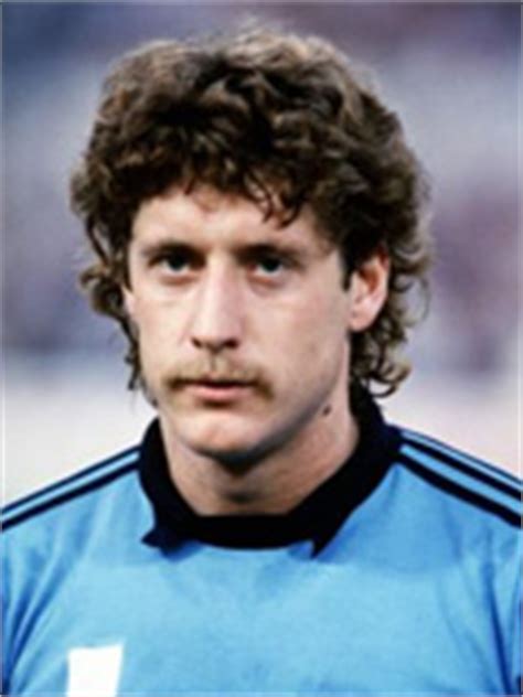 Harald anton schumacher also known as toni schumacher is a former german footballer. Schumacher e il caso Battiston - Il puliciclone - Blog ...