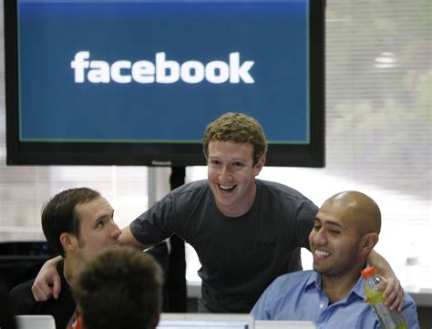 Mark Zuckerberg Presume De Armario Y Solo Tiene Camisetas Y Sudaderas