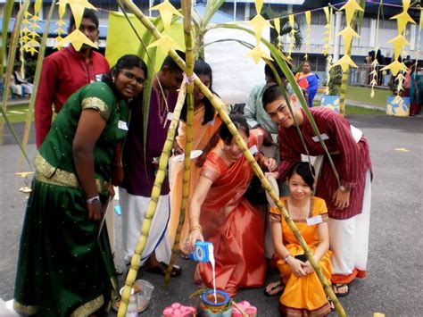 The festival falls on the day before the new. Ponggal, bukan sekadar pesta menuai Oleh Uthaya Sankar SB ...