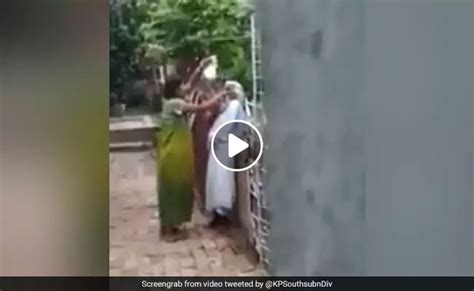 Kolkata Woman Beats Mother In Law Video Goes Viral बहू ने छोटी सी बात