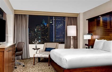 Hilton Times Square Where To Stay In Nyc New York By Rail