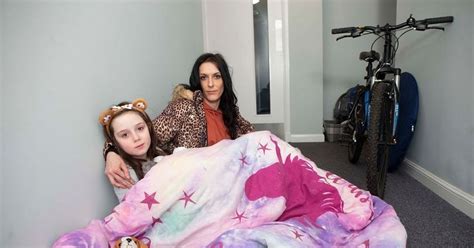 Mum And Daughter 7 Forced To Sleep On Freezing Stairwell After Flat
