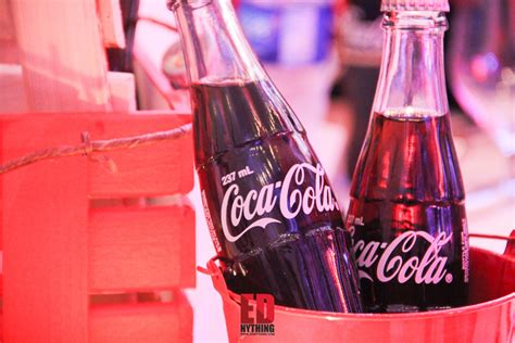 Чувството на неочекуваниот бакнеж, украдената насмевка, првата голтка и последниот танц. Coca-Cola Launches Taste The Feeling campaign and New ...