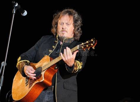 Prima tribute cover band della regione campania sul sito ufficiale di zucchero. Zucchero Fornaciari fotografia editoriale. Immagine di ...