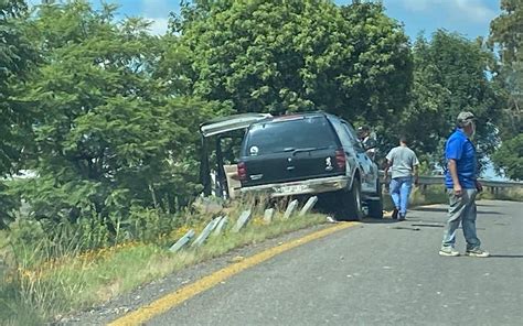Choca Camioneta En La Carretera Morelia Pátzcuaro Hay Cinco Heridos