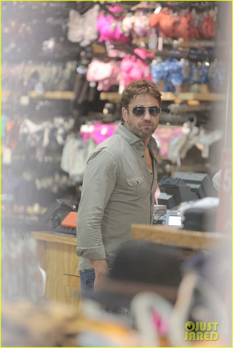 gerard butler scopes out surf gear after kissing session with mystery girl photo 3169572