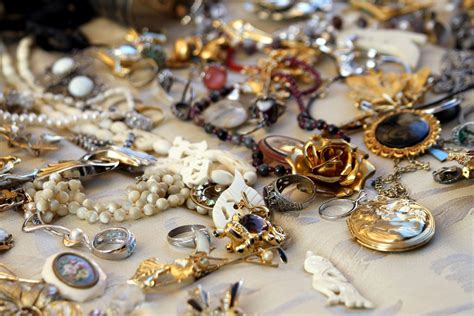 How To Make Vintage Jewellery Courses And Tips To Make Your Own