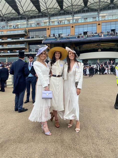 What To Wear At The Races Ladies Outfit Guide