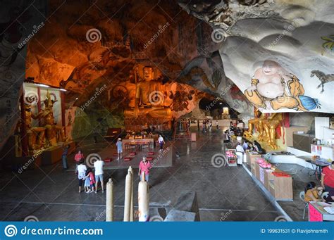 The sam poh tong temple (chinese: Perak Tong Cave Temple editorial photo. Image of cave ...