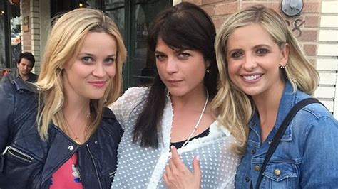 cruel intentions costars reese witherspoon sarah michelle gellar and selma blair reunite