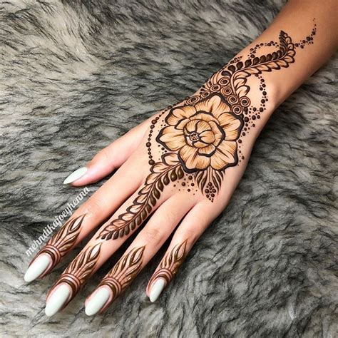 Satish singh launched are label mandi design studio in 2009 which caters to the trendy, stylish and vivacious populace of the world. Arabic Mix Latest Mehndi Designs 2020 For Women (14)
