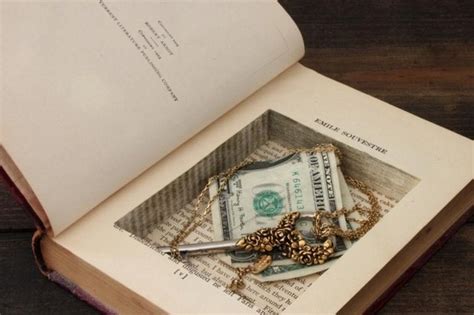 10 Awesome Ways To Upcycle Old Books Greenmoxie™