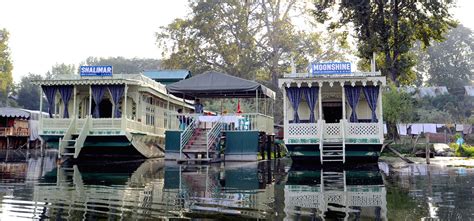 Nigeen Lake Houseboat Srinagar Houseboat Houseboat In Kashmir Deluxe
