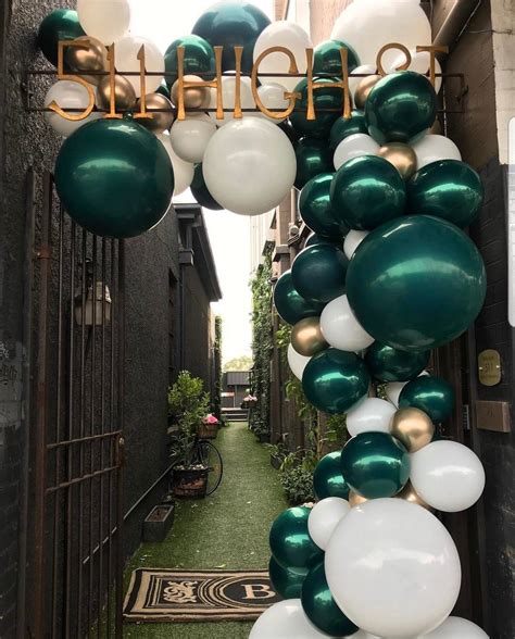 30 Green And Gold Party Decor