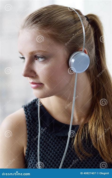 Woman With A Headphones Stock Image Image Of Lifestyles 40827407