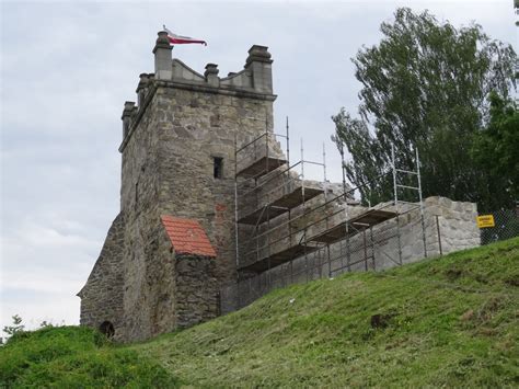 Swoją świetność zamek przeżywał w wiekach średnich. Nie ma dostępu do ruin sądeckiego zamku. Dlaczego ...