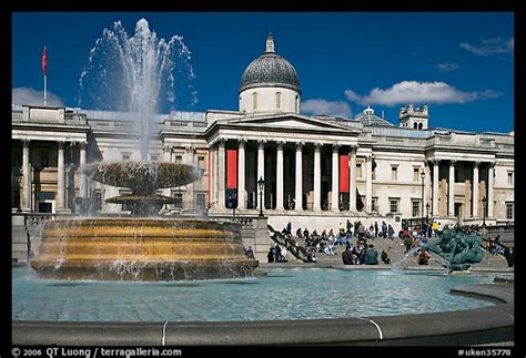 Picturephoto Fountain Designed By Lutyens In 1939 And National