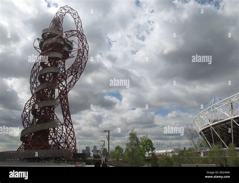 The steeltower "Orbit" by artist Anish Kapoor, the architectural