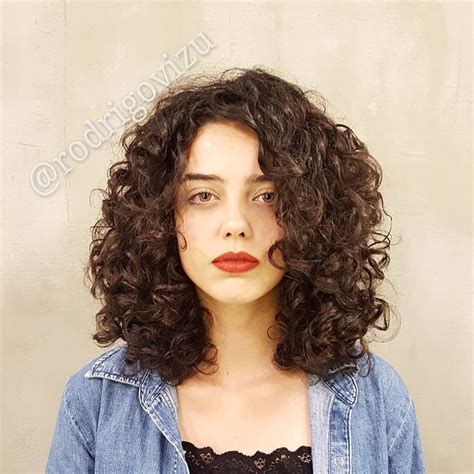 Wavy bob hairstyles with luscious curls and texturized ends are perfect effortless options for summer when frizzy hair is not a rare thing. The 25+ best 3a curly hair ideas on Pinterest | Curly 3a ...