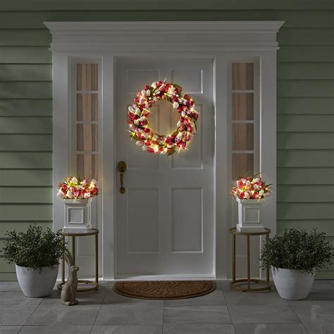 The Cordless Prelit Tulip Wreath Hammacher Schlemmer