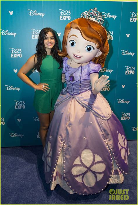 Photo Ariel Winter Sofia First Live Read D Expo Photo Just Jared