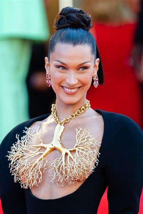 Whew Bella Hadid Needs Only A Necklace To Take Our Breath Away At
