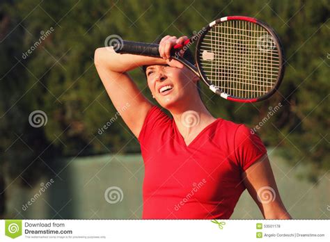 Jugador De Tenis Cansado De Sexo Femenino De La Mujer Estafa Sudor De Los Trapos Foto De