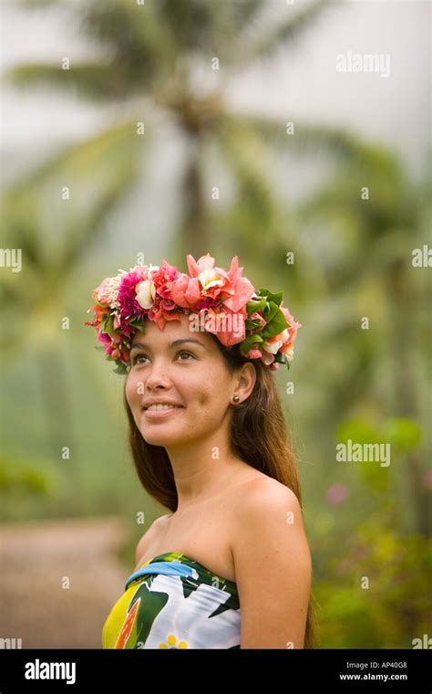 Tahitian Girl Hi Res Stock Photography And Images Alamy