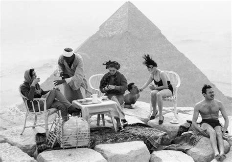 Tourists Lounging On Top Of The Great Pyramid Of Giza In 1938 [930 X 1207] R Historyporn
